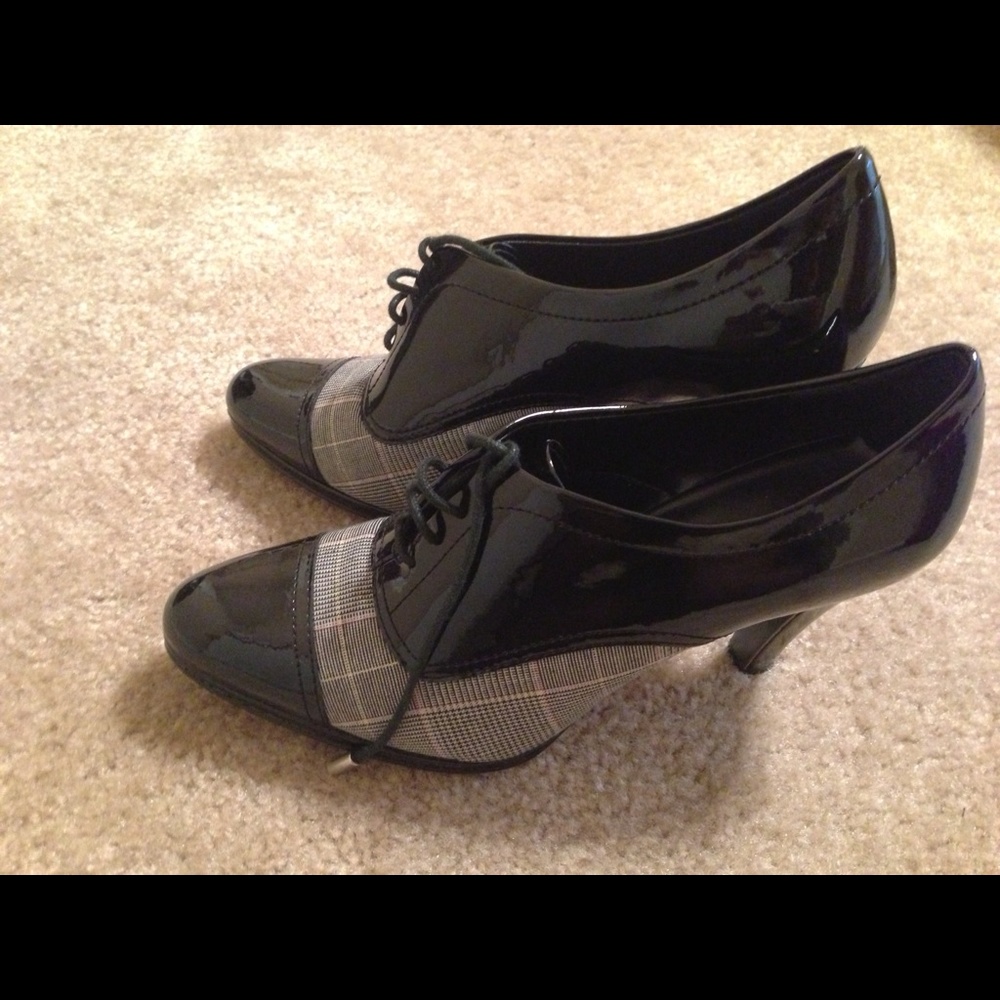 Anne Klein lace up shoes